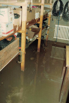 1988 Hochwasser im Clubhaus - Bernd Lenuweit, Herbert Freudenreich, Alfred Unger