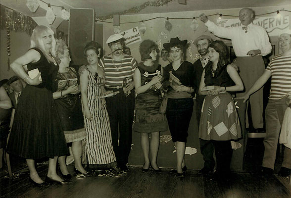 1953 ? Fasching - (von re.: Fritz Fuchs, Fritz Dillmann, Willi Ochs (mit Schnäuzer), 2.v.l. Ria Gerber)