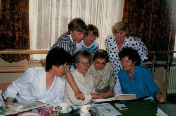 1987 60 Jahre - Christa Bender, Helga Maus, Inge Unger, Marianne Geiss, Gretel Lerch, Fr. Ciesielski, Helma Eller (von hinten li.)